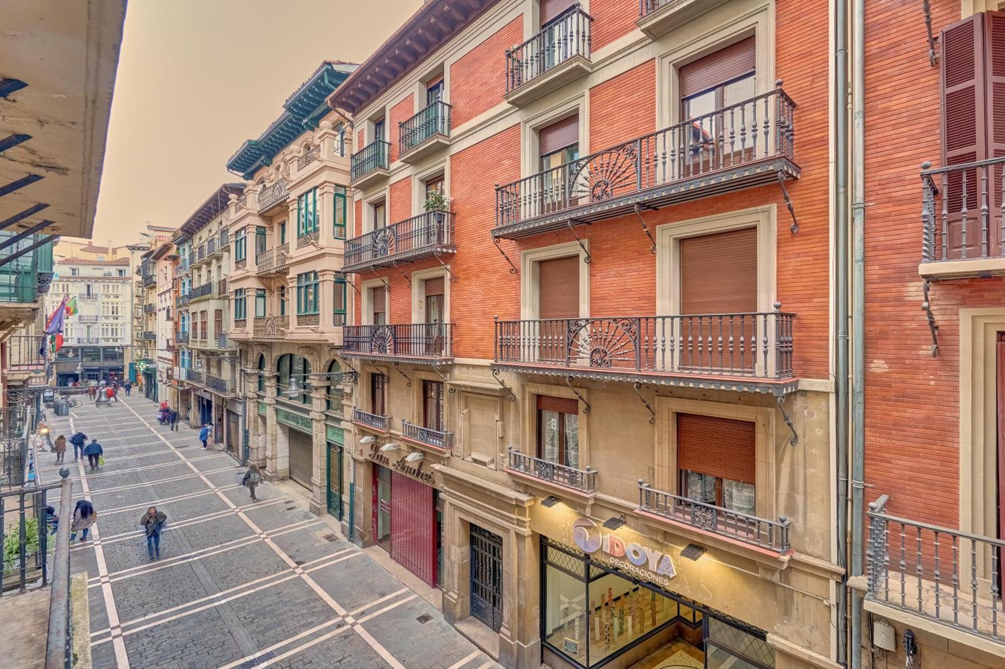 Heart Of Pamplona Apartments III By Clabao Екстериор снимка