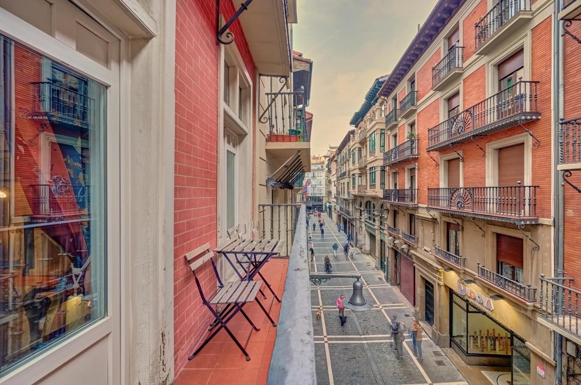 Heart Of Pamplona Apartments III By Clabao Екстериор снимка