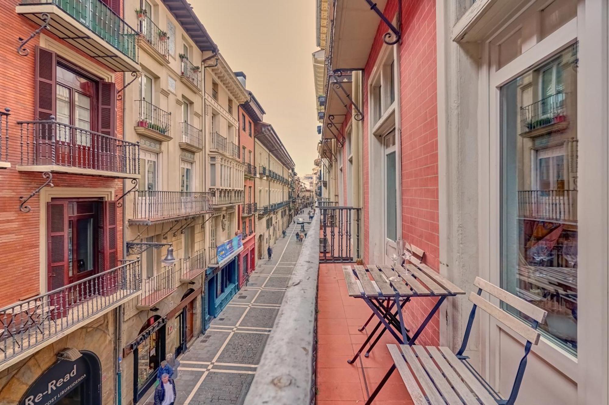 Heart Of Pamplona Apartments III By Clabao Екстериор снимка